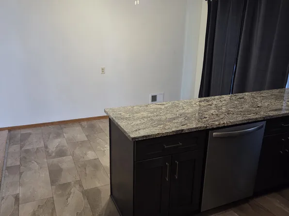 417 Gascoigne Dr #417, Waukesha, WI 53188