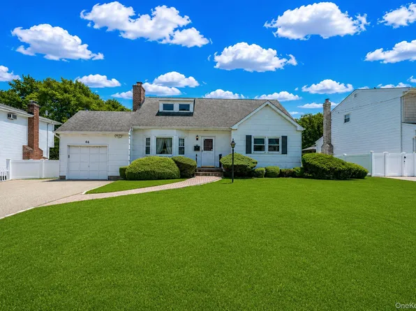 66 Henry Avenue, Babylon, NY 11702