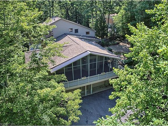 2nd image of 422 Deerhaven Ln