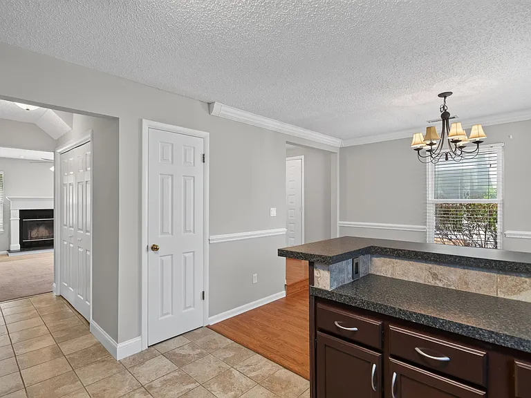 5113 Glenwood Way — Photo 9