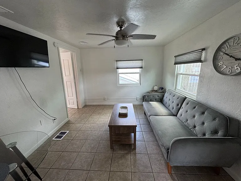 102 Craven St NE — Photo 4