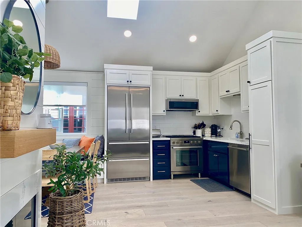 2 bed, 791 sqft, $5,900 — Photo 4