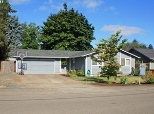 1098 Fairway Dr, Eugene, OR 97404