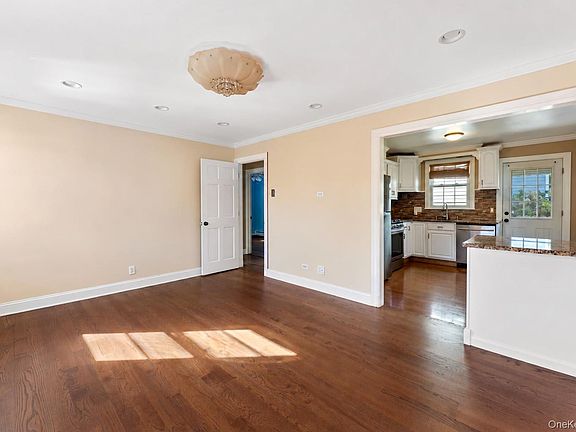 4th image of 7 Floral Lane