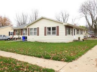 1607 Hillside Dr NW, Cedar Rapids, IA 52405
