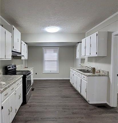 2nd image of 215 Avenue E SE