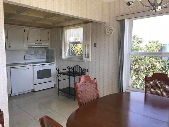 3rd image of 314 Wellington Cir E #C