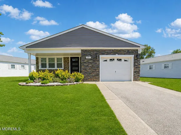 215 Torrey Pines Drive, Toms River, NJ 08757