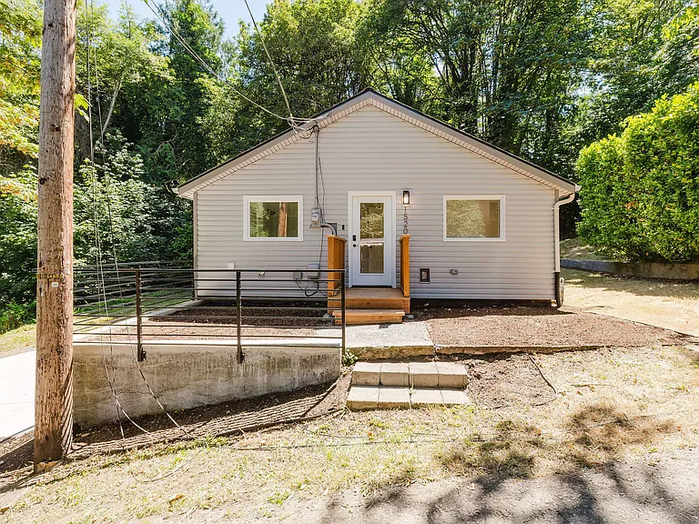 1520 Morgan Rd NW — Photo 5