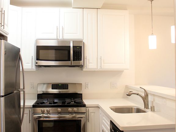2nd image of 776 41st Ave APT 2