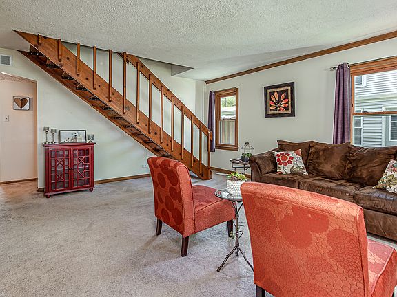5th image of 9133 Mayfield Ave