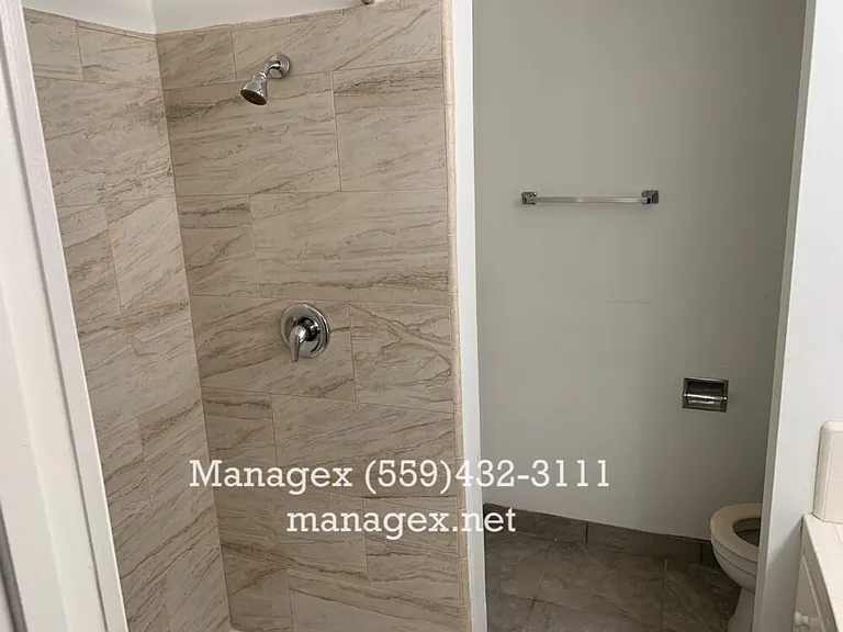 6060 N Poplar Ave — Photo 11