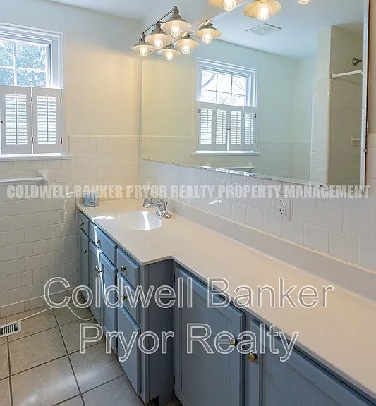 323 Walsh Rd — Photo 25