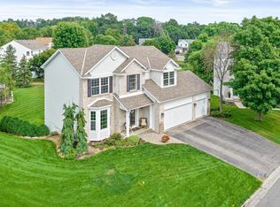 2714 Autumn Woods Dr, Chaska, MN 55318