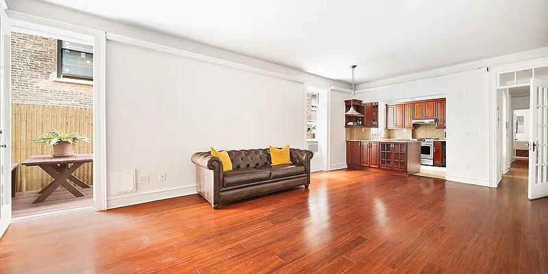 Sold by Compass | media 22