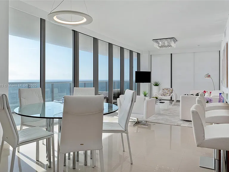 5875 Collins Ave #1202 — Photo 15