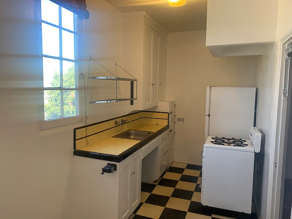 229 S Westlake Ave #205