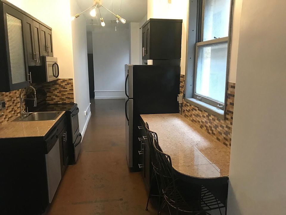 1st image of 215 W 7th St APT 301