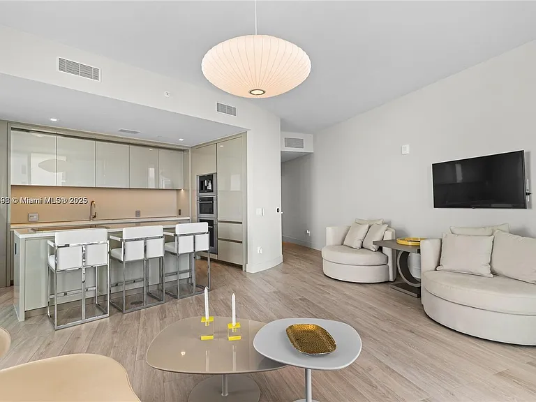 18975 Collins Ave #1605 — Photo 2