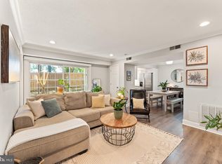 124 Fort Evans Rd SE APT B, Leesburg, VA 20175