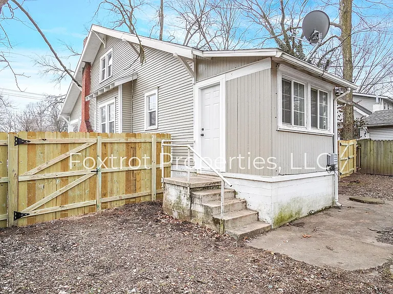 1609 E Cherry St — Photo 23