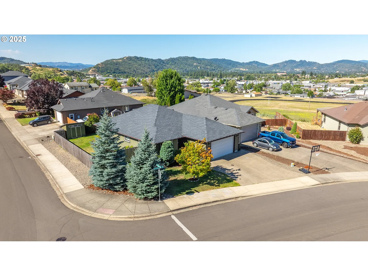 1862 NE Sunset Loop Dr photo 1