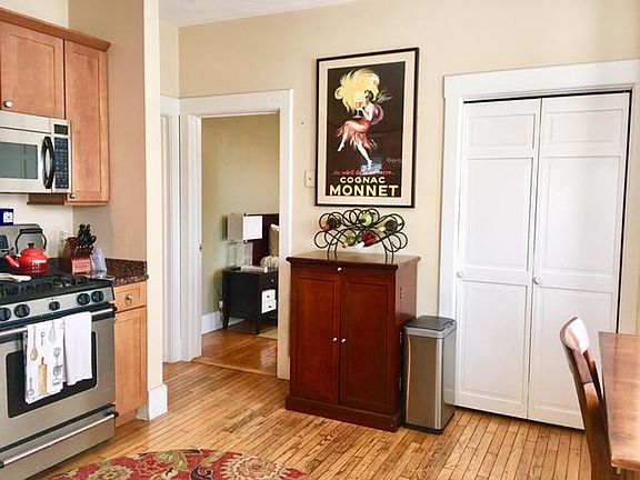 East-In-Kitchen with Bay Window