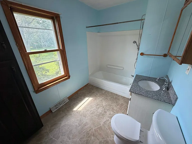 704 Gilbert St — Photo 15
