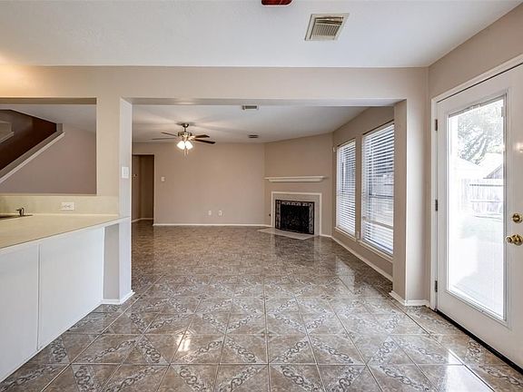 5th image of 217 Fox Springs Ct