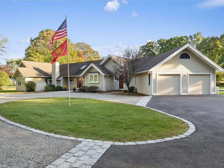 530 Flax Hill Rd — Photo 10