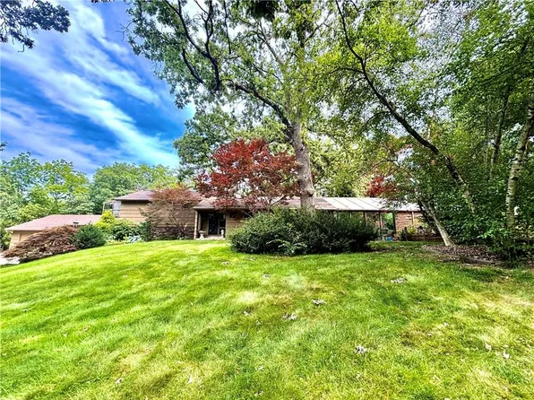 228 E 16th St, Maryville, MO 64468