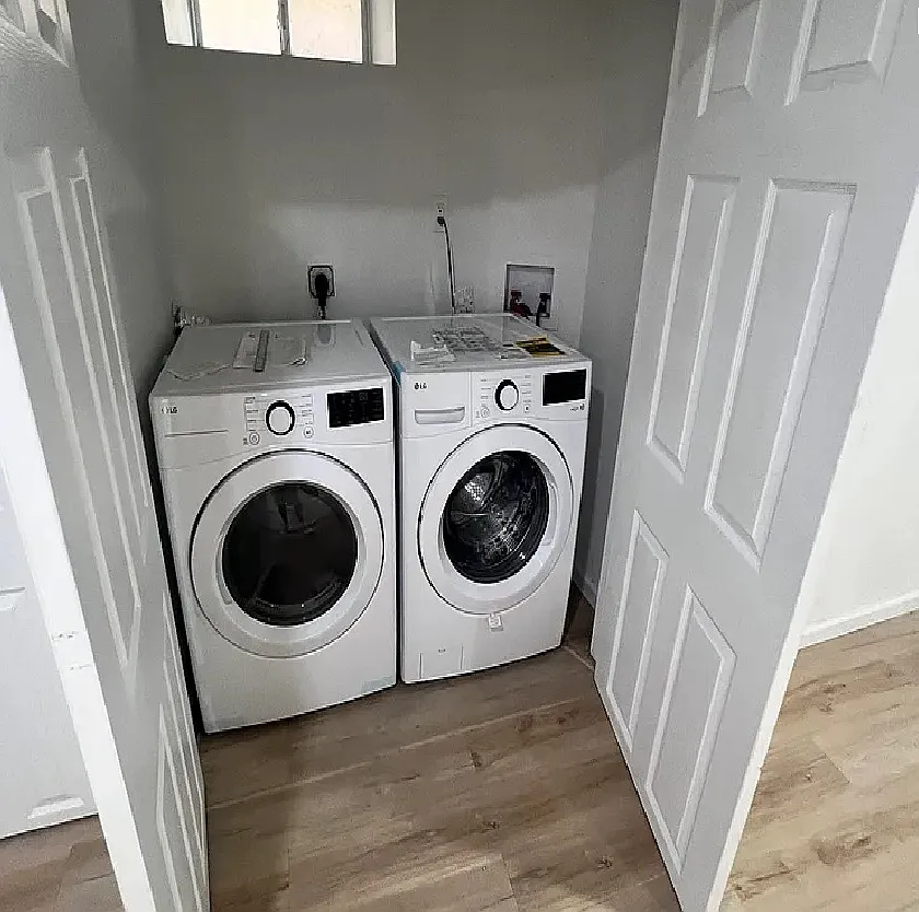 3 bed, 2200 sqft, $2,450 — Photo 2