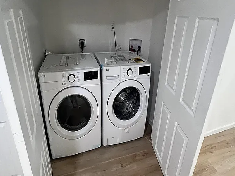 320 Loney St #A — Photo 2