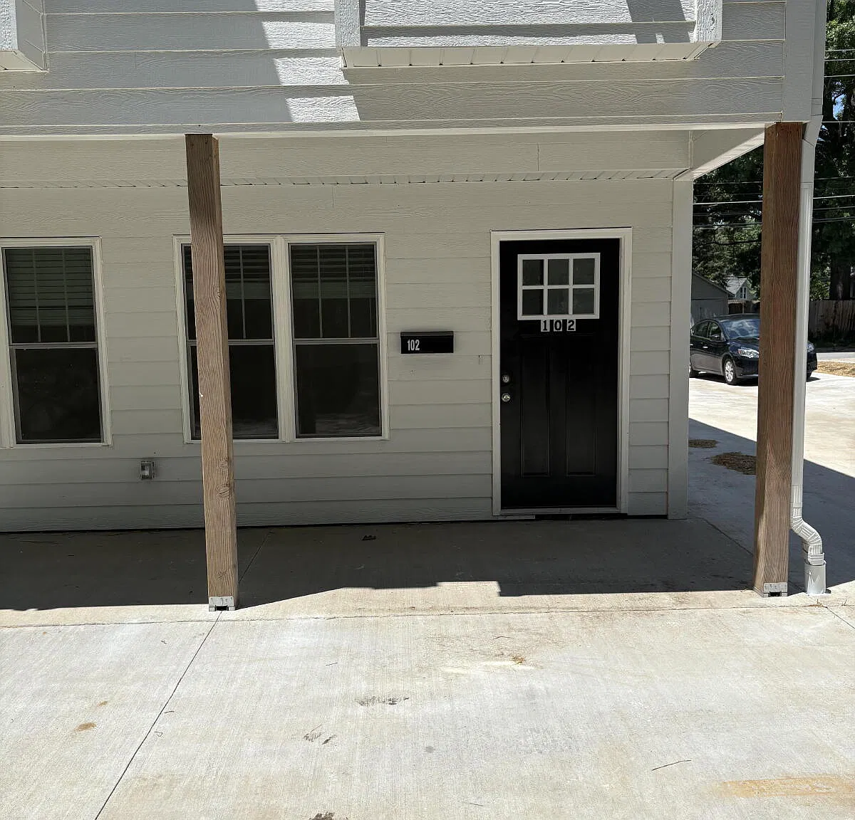 2 bed, 2.5 bath, 900 sqft, $1,600 — Photo 2