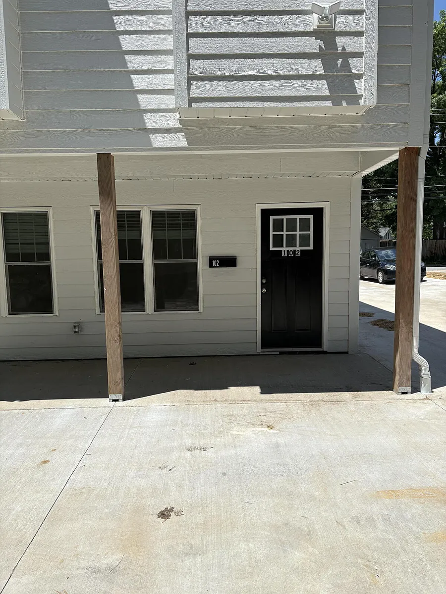 Building Photo - 708 N William St #102