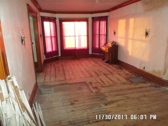 5th image of 301 N Lincoln Ave