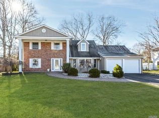 38 Hyde Ln, Coram, NY 11727
