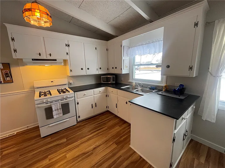 4292 Clover St — Photo 6