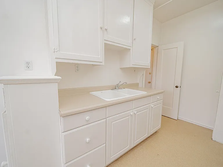 5527 Shattuck Avenue — Photo 7