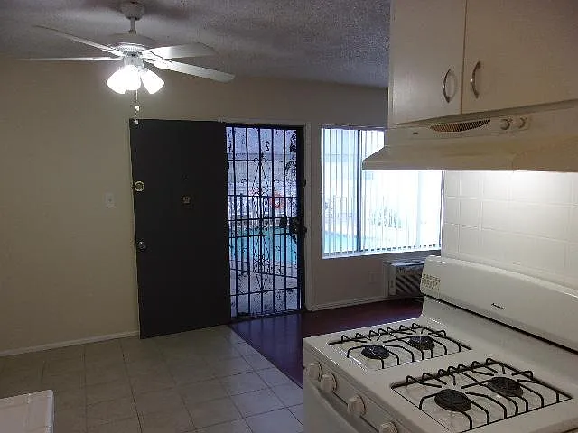 13819 Sherman Way #2 — Photo 3