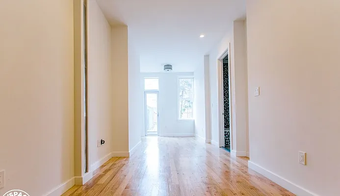 Rented by L Rose Realty (Brokerage) | media 2