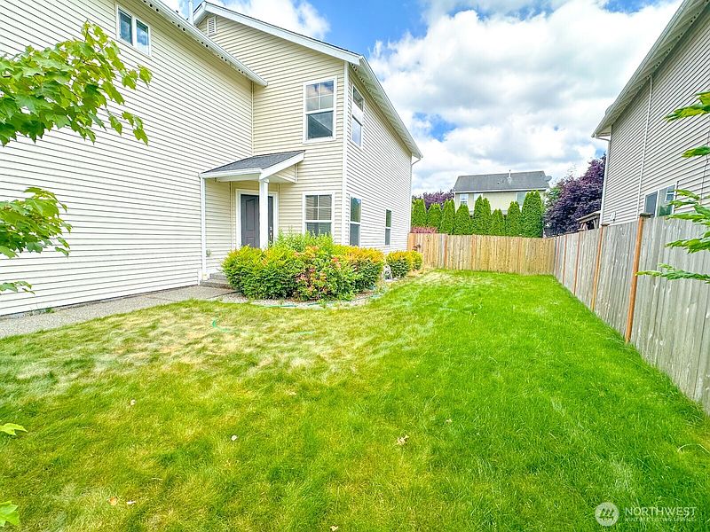 2nd image of 17929 Silver Creek Avenue E