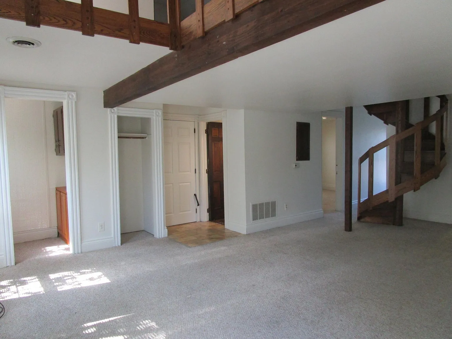 2 bed, 1.5 bath, 1000 sqft, $1,350 — Photo 2