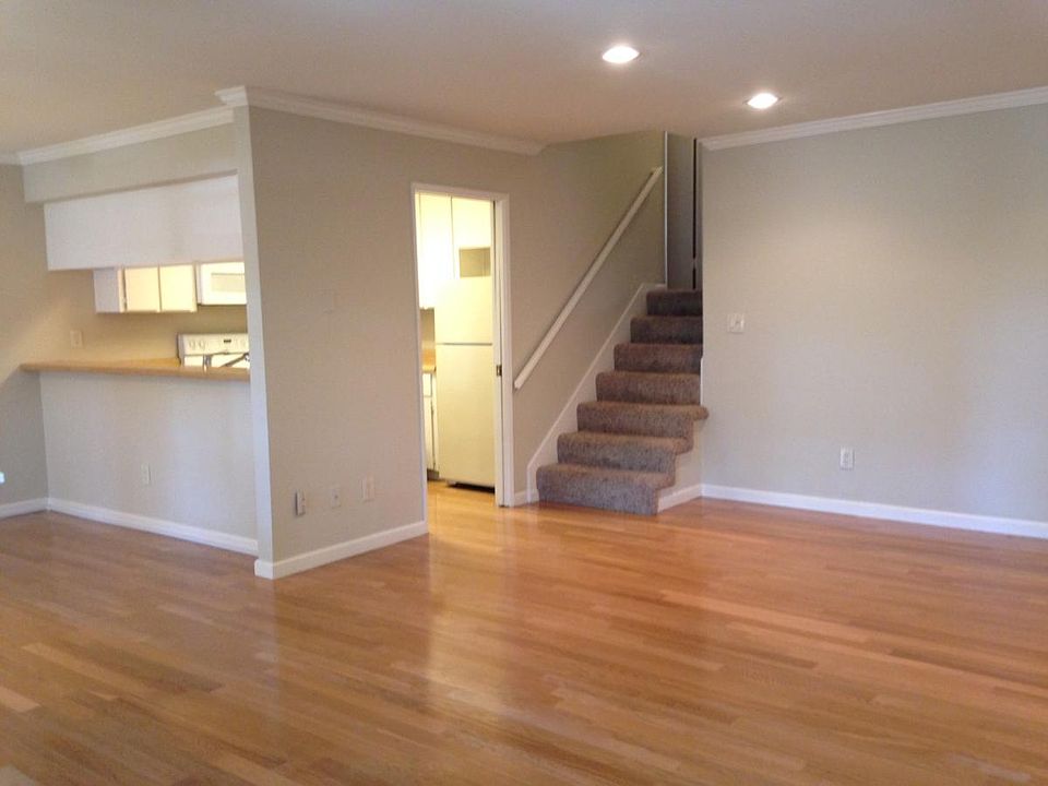 1st image of 903 Apricot Ave APT C