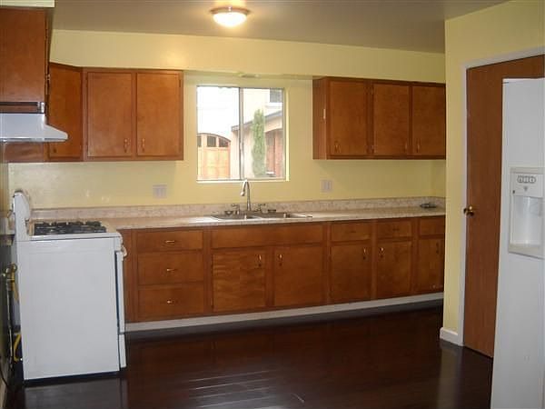 2nd image of 1002 W Standley St