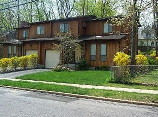 9 Oldwood Rd, Port Washington, NY 11050