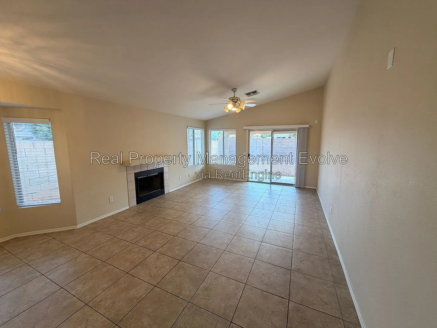 3 bed, 2.0 bath, 1683 sqft, $2,250 — Photo 4