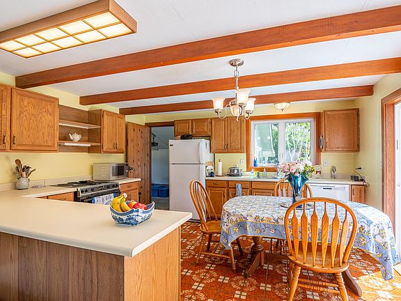 5th image of 585 NW Estate Dr