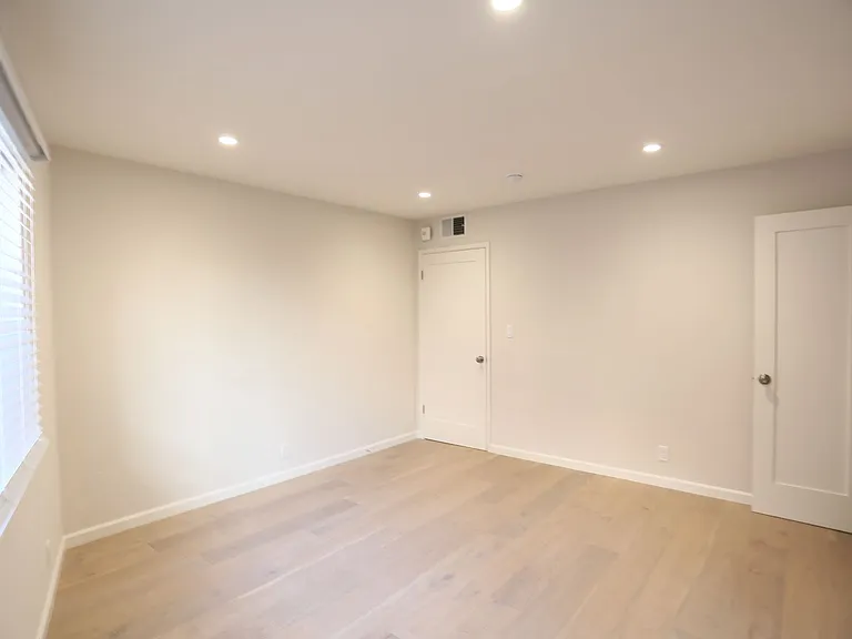 365 Warwick Ave — Photo 11