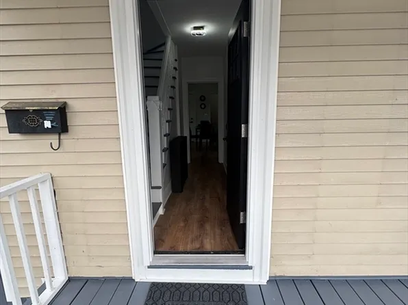 48 Santa Barbara St, Springfield, MA 01104